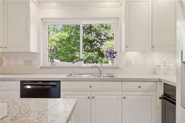 5 Heritage Road, Bristol, RI 02809