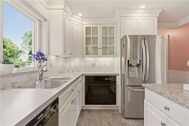 5 Heritage Road, Bristol, RI 02809