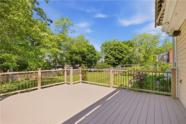 5 Heritage Road, Bristol, RI 02809