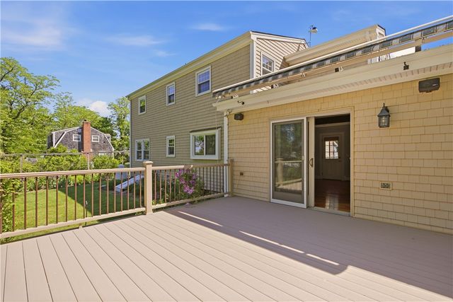 5 Heritage Road, Bristol, RI 02809