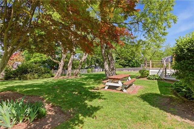 5 Heritage Road, Bristol, RI 02809