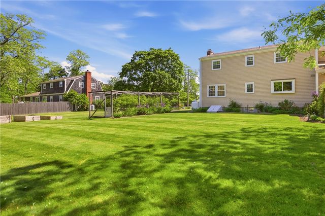 5 Heritage Road, Bristol, RI 02809