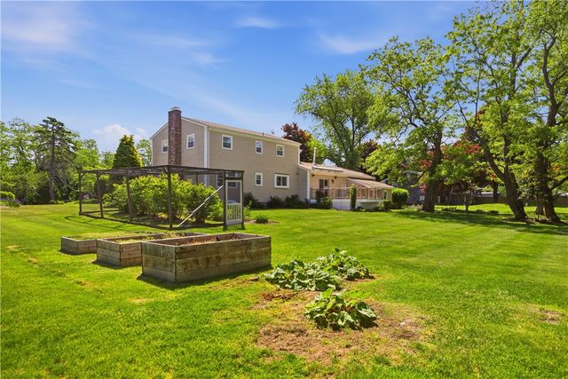 5 Heritage Road, Bristol, RI 02809