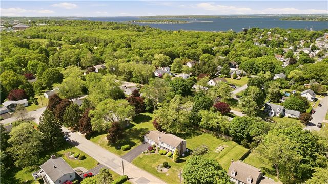 5 Heritage Road, Bristol, RI 02809