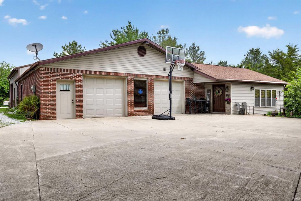 6442 St Rd 158, Bedford, IN 47421