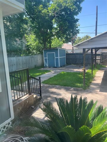 308 11th Avenue N, Texas City, TX 77590