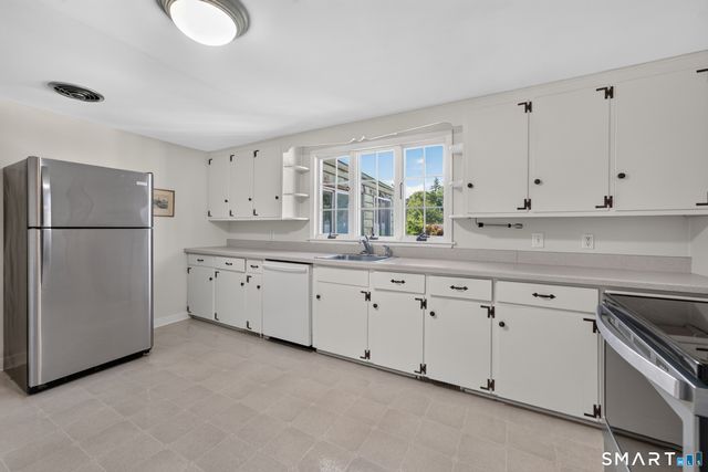 9 Farview Avenue, Old Saybrook, CT 06475