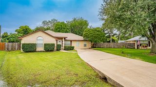 906 Pear Court, Joshua, TX 76058