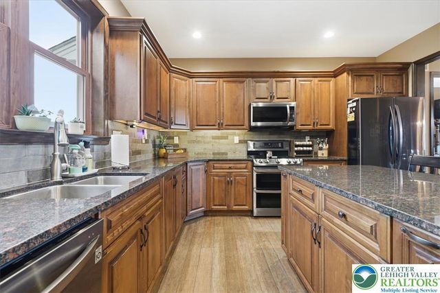 1203 North Cottonwood Road, Lehigh Twp, PA 18038