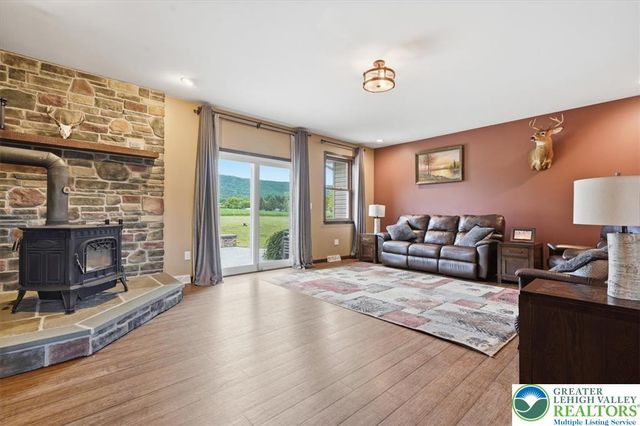 1203 North Cottonwood Road, Lehigh Twp, PA 18038
