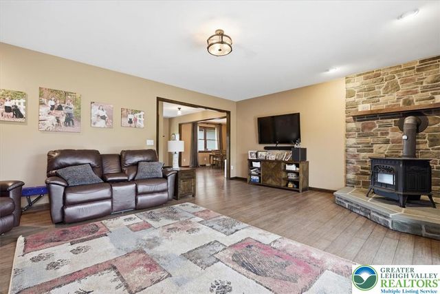 1203 North Cottonwood Road, Lehigh Twp, PA 18038