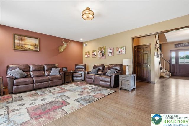 1203 North Cottonwood Road, Lehigh Twp, PA 18038