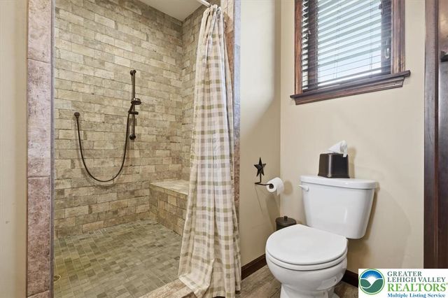 1203 North Cottonwood Road, Lehigh Twp, PA 18038