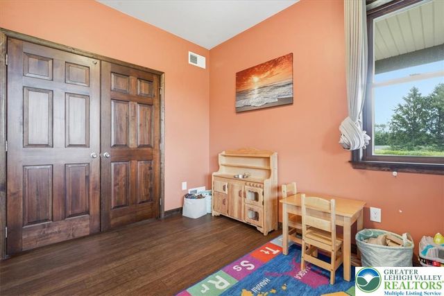 1203 North Cottonwood Road, Lehigh Twp, PA 18038