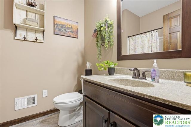 1203 North Cottonwood Road, Lehigh Twp, PA 18038