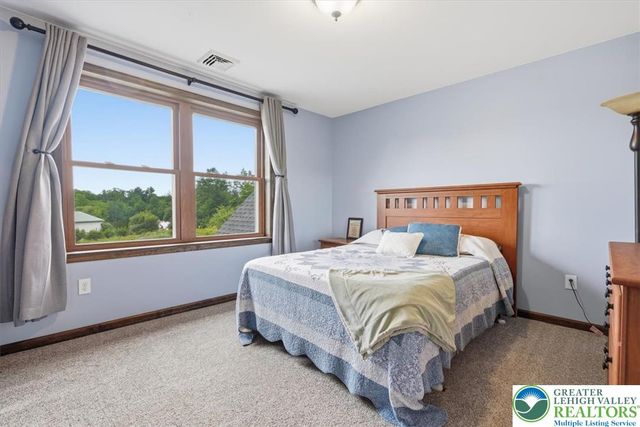 1203 North Cottonwood Road, Lehigh Twp, PA 18038