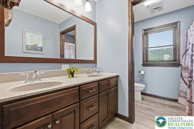 1203 North Cottonwood Road, Lehigh Twp, PA 18038