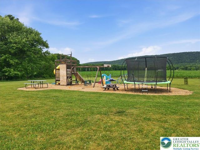 1203 North Cottonwood Road, Lehigh Twp, PA 18038