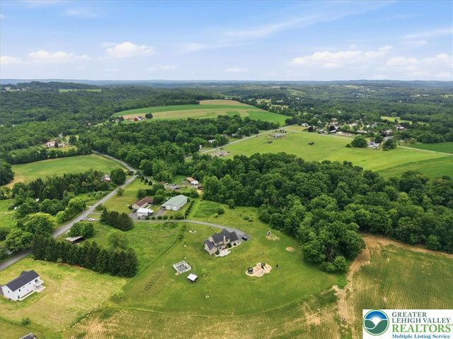 1203 North Cottonwood Road, Lehigh Twp, PA 18038