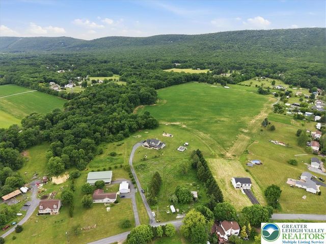 1203 North Cottonwood Road, Lehigh Twp, PA 18038