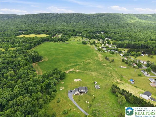 1203 North Cottonwood Road, Lehigh Twp, PA 18038