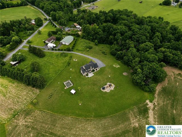 1203 North Cottonwood Road, Lehigh Twp, PA 18038