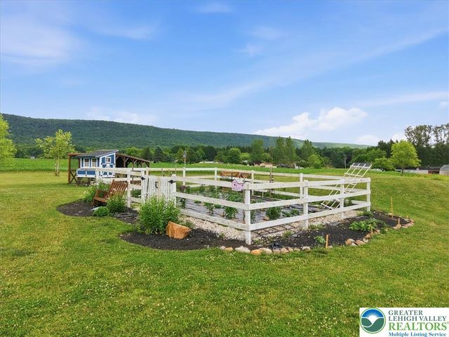 1203 North Cottonwood Road, Lehigh Twp, PA 18038