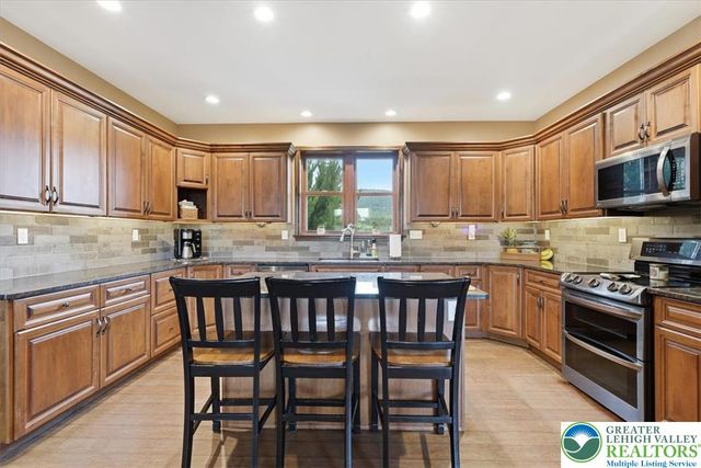 1203 North Cottonwood Road, Lehigh Twp, PA 18038