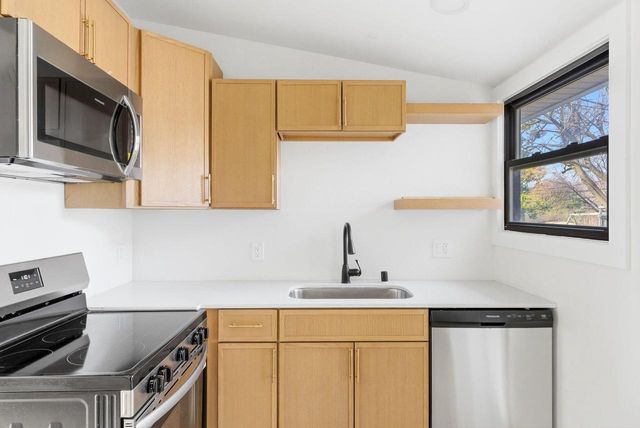 10314 Root River DRIVE, Caledonia, WI 53108