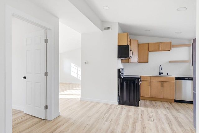 10314 Root River DRIVE, Caledonia, WI 53108