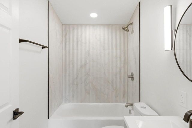 10314 Root River DRIVE, Caledonia, WI 53108