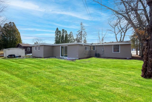 10314 Root River DRIVE, Caledonia, WI 53108