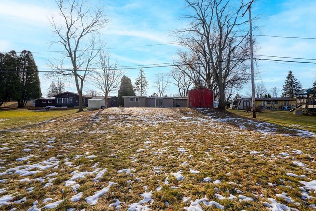 10314 Root River DRIVE, Caledonia, WI 53108