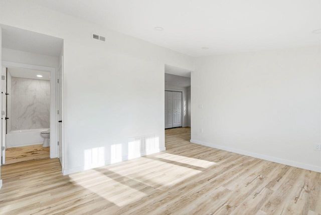 10314 Root River DRIVE, Caledonia, WI 53108