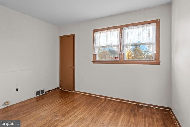 3723 RIDGEWOOD LN, Brookhaven, PA 19015