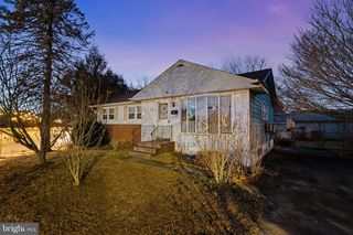 3723 RIDGEWOOD LN, Brookhaven, PA 19015