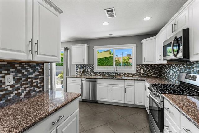 3767 E Sunny Dunes Road, Palm Springs, CA 92264