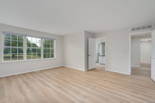 1883 Poppleton Drive, West Bloomfield Charter Township, MI 48324