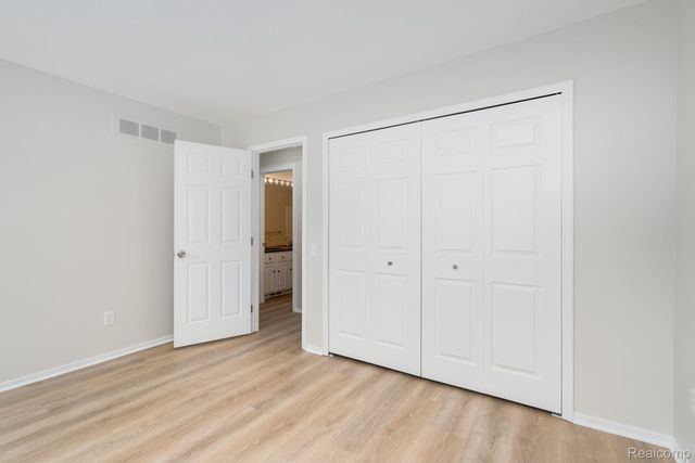 1883 Poppleton Drive, West Bloomfield Charter Township, MI 48324