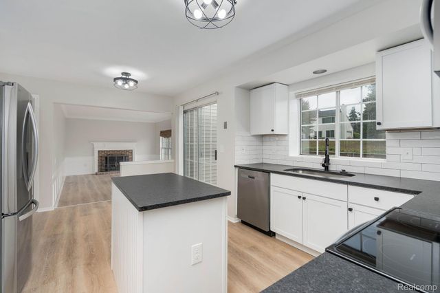 1883 Poppleton Drive, West Bloomfield Charter Township, MI 48324