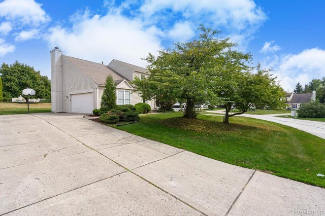 1883 Poppleton Drive, West Bloomfield Charter Township, MI 48324