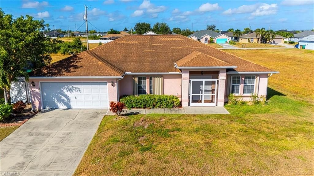 Image 2 of property listing at 2526 NE 2nd PL, Cape Coral, FL 33909