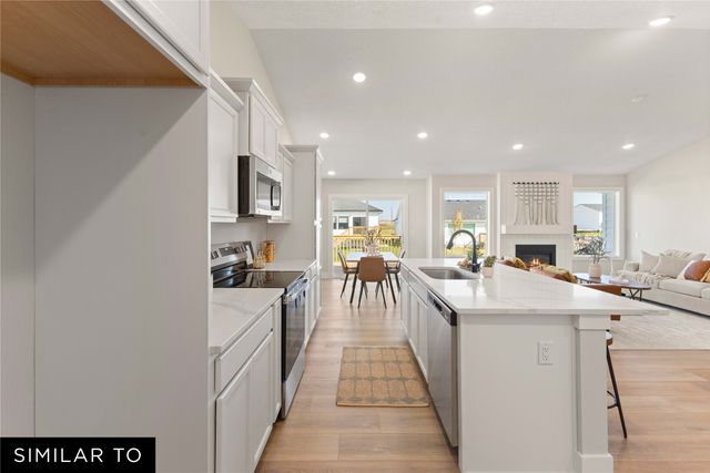 718 NE Crossing Oaks Drive, Ankeny, IA 50021