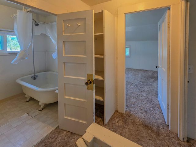 814 NW C Street, Grants Pass, OR 97526