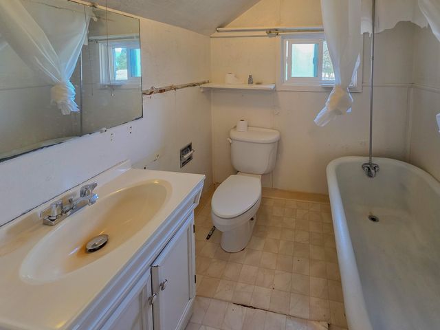 814 NW C Street, Grants Pass, OR 97526