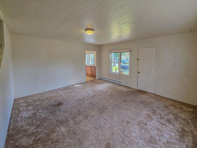 814 NW C Street, Grants Pass, OR 97526