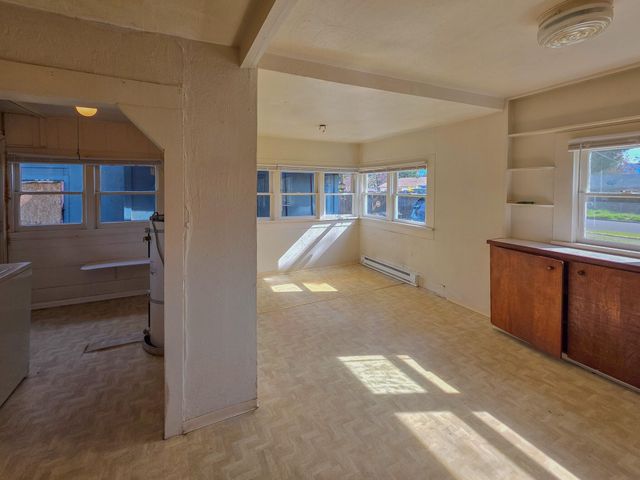 814 NW C Street, Grants Pass, OR 97526