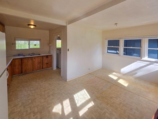 814 NW C Street, Grants Pass, OR 97526