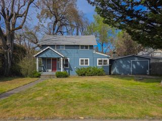 814 NW C Street, Grants Pass, OR 97526