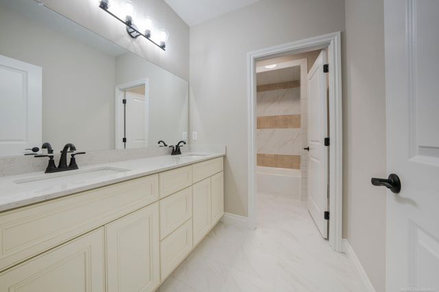 1087 Williamson Circle, Pontiac, MI 48340